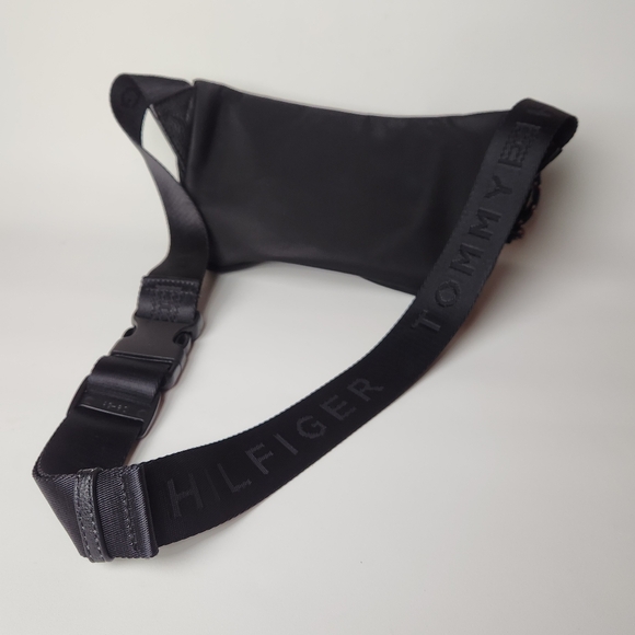 Tommy Hilfiger Zippered Fanny Pack - Picture 5 of 6